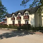 Sztorm ホームステイ オストロボ